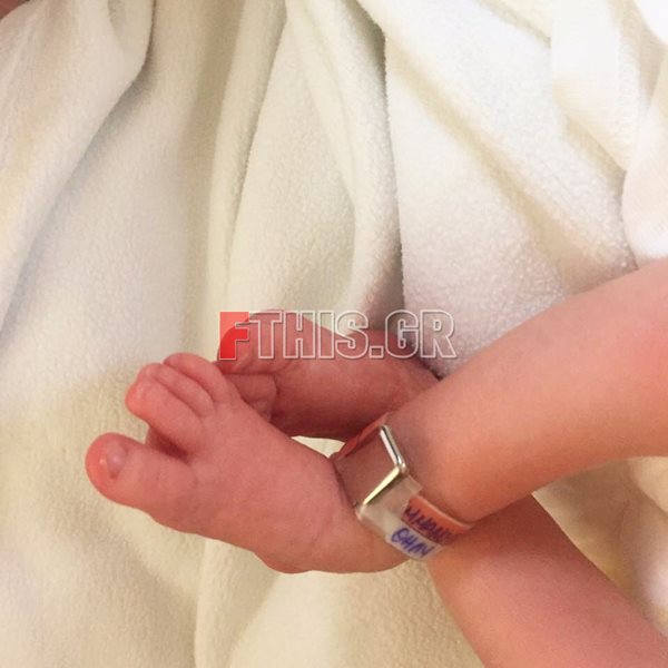 Baby Boom! Γνωστή Ελληνίδα έγινε για πρώτη φορά μαμά και αυτή είναι η πρώτη φωτογραφία του νεογέννητου