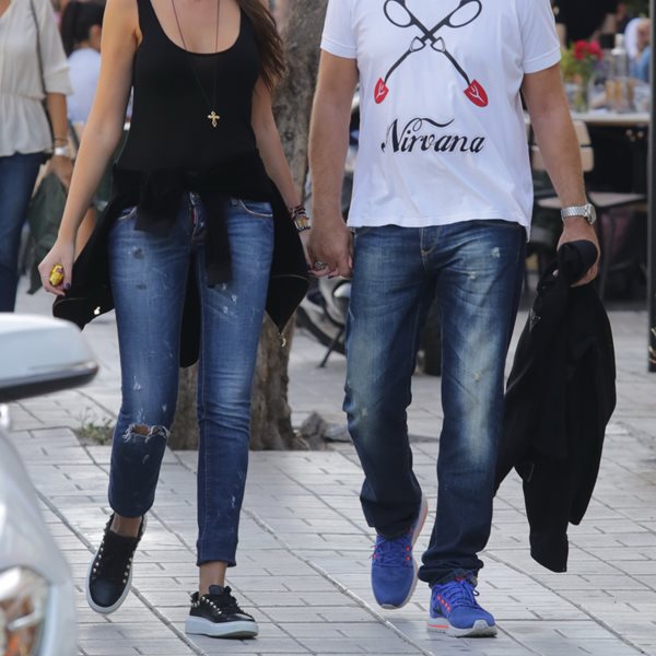 Paparazzi: Βόλτα στη Γλυφάδα για το ερωτευμένο ζευγάρι της ελληνικής showbiz