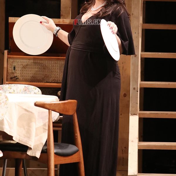 Στη σκηνή στον 5ο μήνα της εγκυμοσύνης της πασίγνωστη Ελληνίδα ηθοποιός!