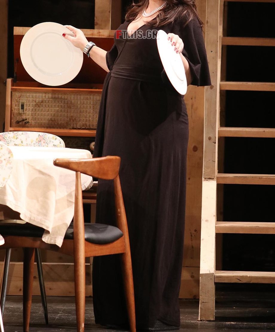 Στη σκηνή στον 5ο μήνα της εγκυμοσύνης της πασίγνωστη Ελληνίδα ηθοποιός!