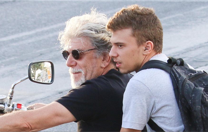 Γιάννης Βούρος: Βόλτα με τη μηχανή μαζί με τον δεκαεννιάχρονο γιο του!