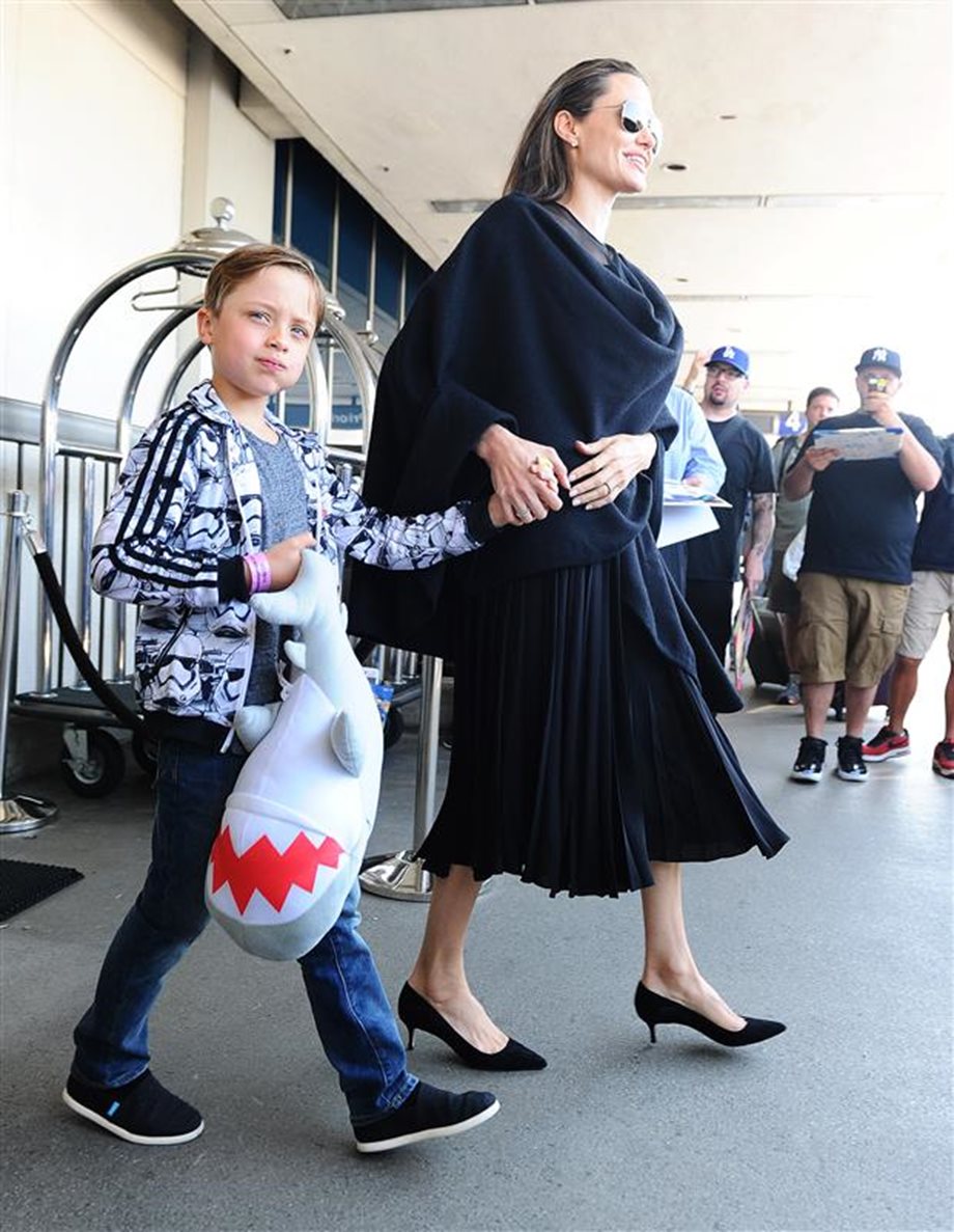 Η σοκαριστική εικόνα τη Angelina Jolie έναν χρόνο μετά τον χωρισμό από τον Brad Pitt