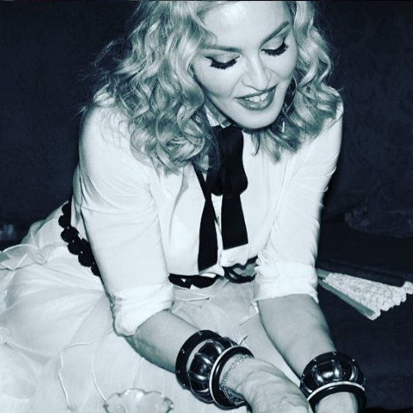 Madonna: Μετά την Katty Perry με το γυμνό video ...ολόγυμνη μπροστά στο φακό!!
