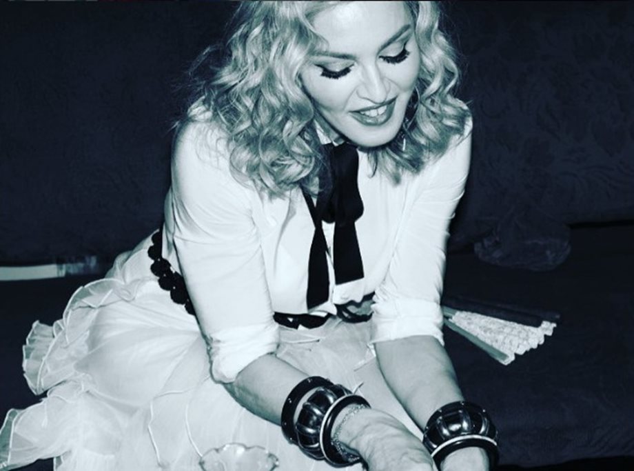 Madonna: Μετά την Katty Perry με το γυμνό video ...ολόγυμνη μπροστά στο φακό!!