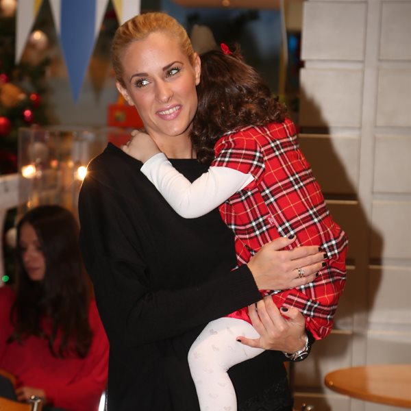 Έλενα Ασημακοπούλου: Βόλτα με την κόρη της φορώντας τα ίδια ρούχα