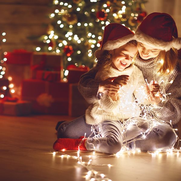 Μπορεί ο χριστουγεννιάτικος στολισμός να μας κάνει πιο χαρούμενους;