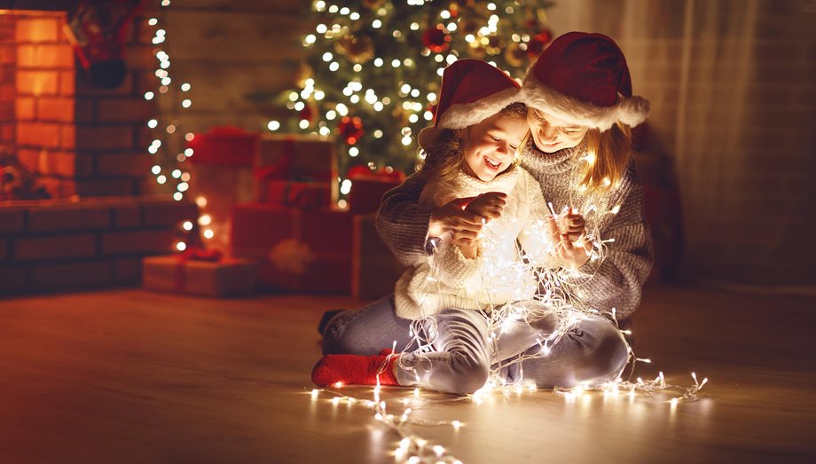 Μπορεί ο χριστουγεννιάτικος στολισμός να μας κάνει πιο χαρούμενους;