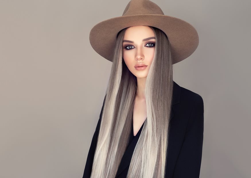 Gray blending: Η νέα τάση στα μαλλιά που διχάζει 
