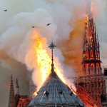 Πυρκαγιά στον Καθεδρικό Ναό της Παναγίας των Παρισίων: Εκκενώνεται το Ιλ ντε λα Σιτέ