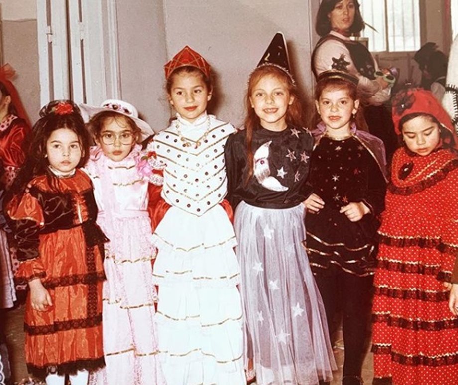 Αναγνωρίζετε ποιο από τα πέντε κορίτσια είναι η Ελληνίδα παρουσιάστρια;