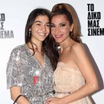 Δέσποινα Βανδή: Ποζάρει με την κόρη της στην επίσημη πρεμιέρα της παράστασης “Το δικό μας σινεμά”