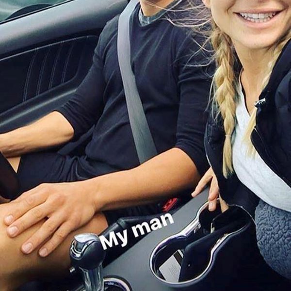 Γνωστή τραγουδίστρια ποζάρει με τον σύντροφο της στο Instagram: "Ο άντρας μου"