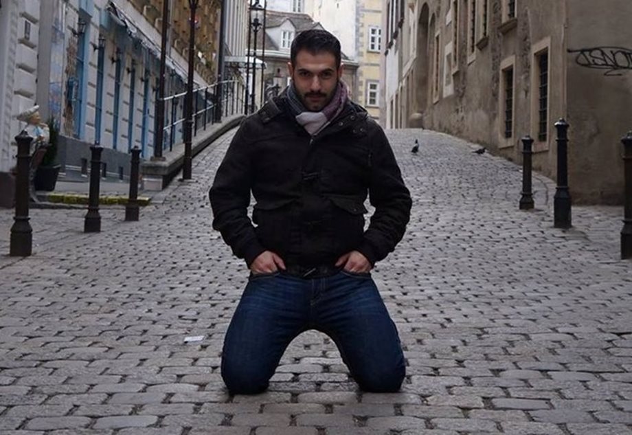 Ξανά στο εδώλιο ο ηθοποιός Γιώργος Καρκάς για την υπόθεση βιασμού του ταξιτζή