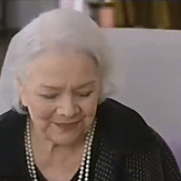 "Λύγισε" on camera η Μαίρη Λίντα μέσα από το γηροκομείο Αθηνών