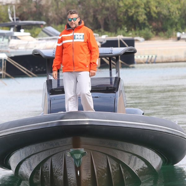 Γιώργος Λιάγκας: Μοναχική βόλτα με το σκάφος του! -Φωτογραφίες