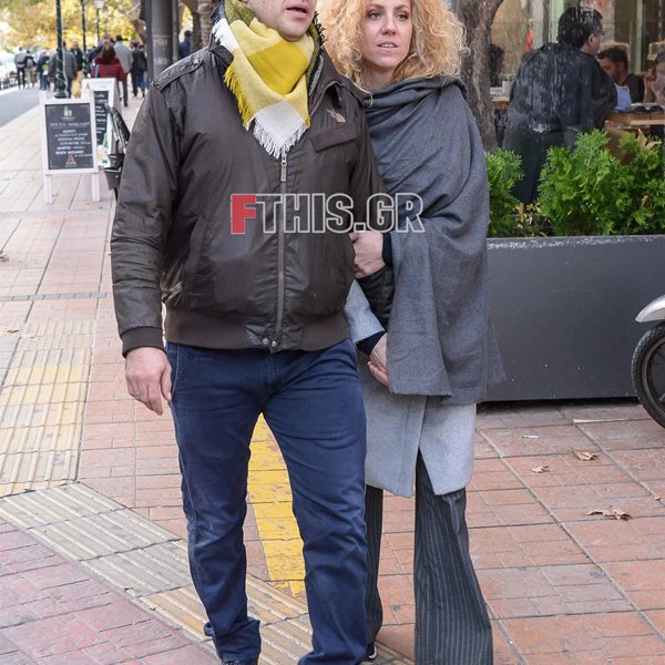 Paparazzi: Ο Ορέστης Τζιόβας με τη σύζυγό του, Κατερίνα Φλώρου, σε νέα κοινή εμφάνιση