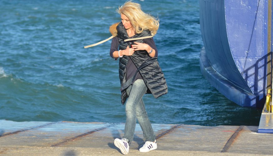 Η Ελένη Μενεγάκη έφυγε από την Αθήνα - Η φωτογραφία της στο πλοίο!