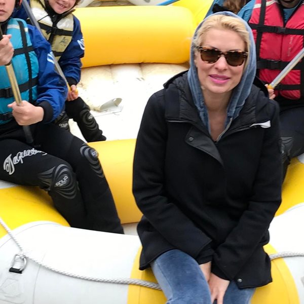 Ελένη Μενεγάκη: Οι νέες φωτογραφίες από το rafting με τα παιδιά της