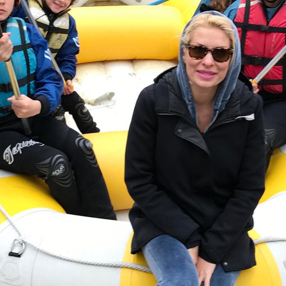 Ελένη Μενεγάκη: Οι νέες φωτογραφίες από το rafting με τα παιδιά της