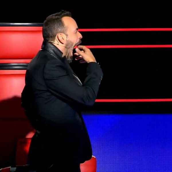 The Voice: Απίστευτο σκηνικό με τον Πάνο Μουζουράκη - Άρχισε να ξεματιάζει διαγωνιζόμενη