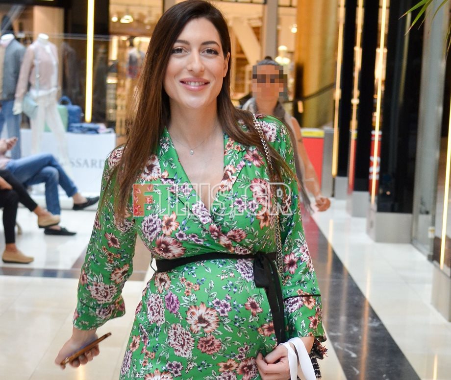 Φλορίντα Πετρουτσέλι: Βόλτα για ψώνια στον 8ο μήνα της εγκυμοσύνης της