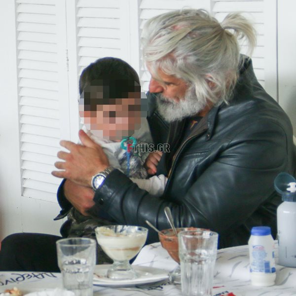 Μάνος Πίντζης: Η τρυφερή υποδοχή των παιδιών του, μετά την επιστροφή του στην Ελλάδα από τις Φιλιππίνες