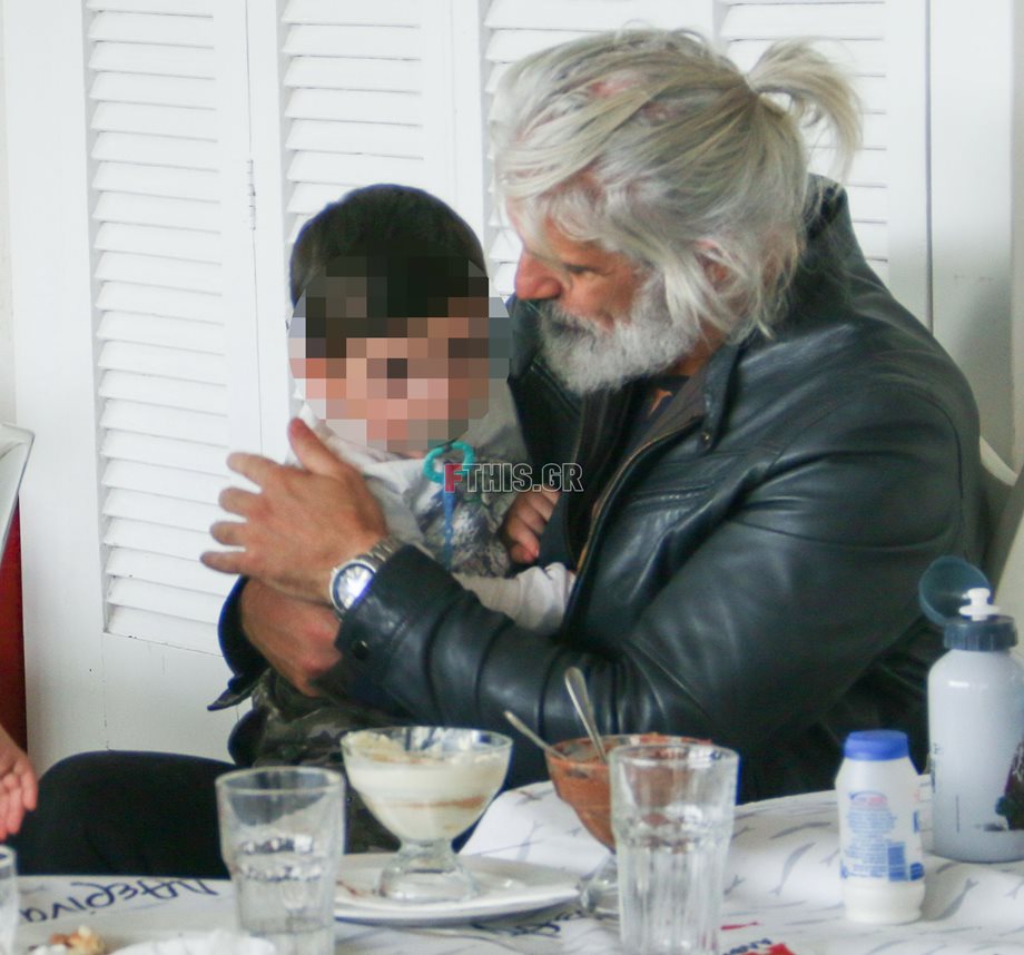 Μάνος Πίντζης: Η τρυφερή υποδοχή των παιδιών του, μετά την επιστροφή του στην Ελλάδα από τις Φιλιππίνες