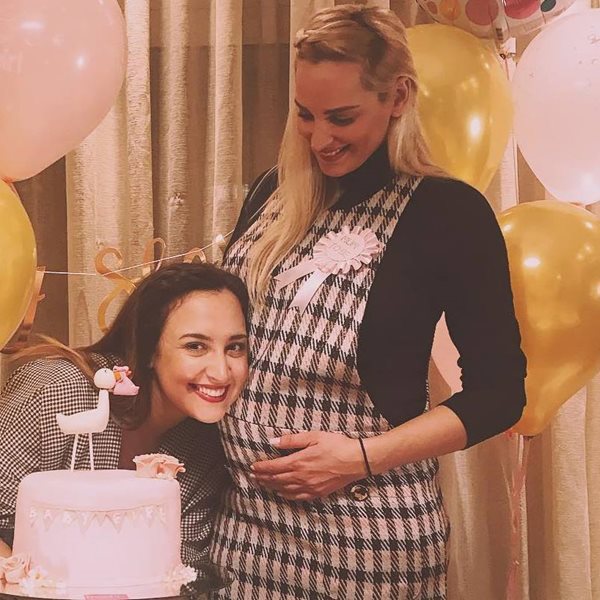 Η Κλέλια Πανταζή δημοσίευσε την πιο τρυφερή φωτογραφία με την νεογέννητη ανιψιά της!