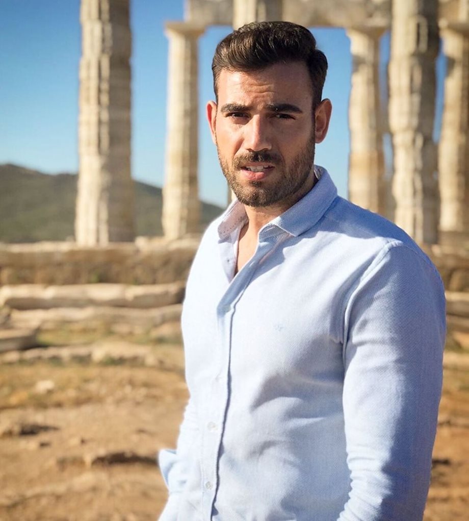 Νίκος Πολυδερόπουλος: Ποζάρει με μαγιό και εντυπωσιάζει με το καλλίγραμμο κορμί του 