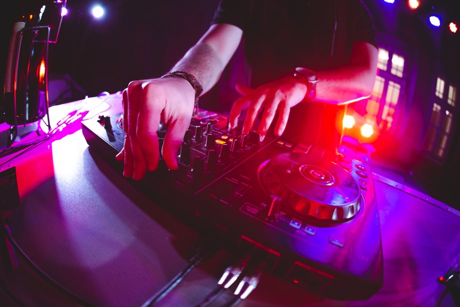 Πέθανε ο DJ Jose Padilla: Δημιουργός των μουσικών συλλογών Cafe Del Mar
