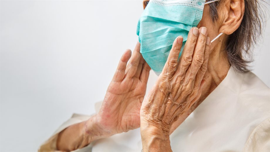 ΚορονοΪός: 90χρονη ασθενής αρνήθηκε αναπνευστήρα για να δοθεί σε νεότερο 