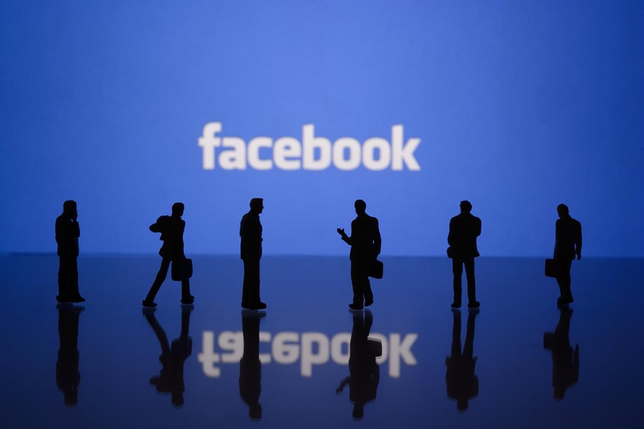 Facebook: Η πρώτη αντίδραση για τα προβλήματα ήρθε μέσω Twitter
