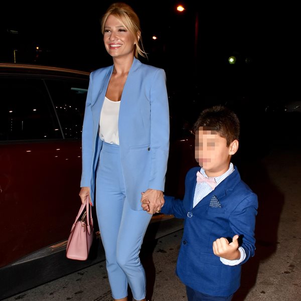 Paparazzi! Φαίη Σκορδά: Βραδινή έξοδος με τον μεγαλύτερο γιο της, Γιάννη!