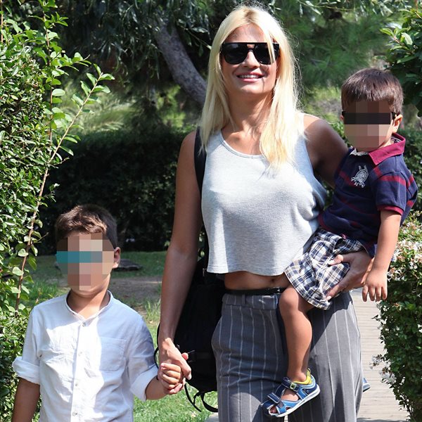 Φαίη Σκορδά: Δείτε τι έκανε στις διακοπές με τα παιδιά της!
