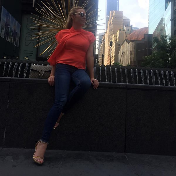 Η Τατιάνα Στεφανίδου φωτογραφίζει την κόρη της στο πιο εντυπωσιακό σημείο της Νέας Υόρκης 