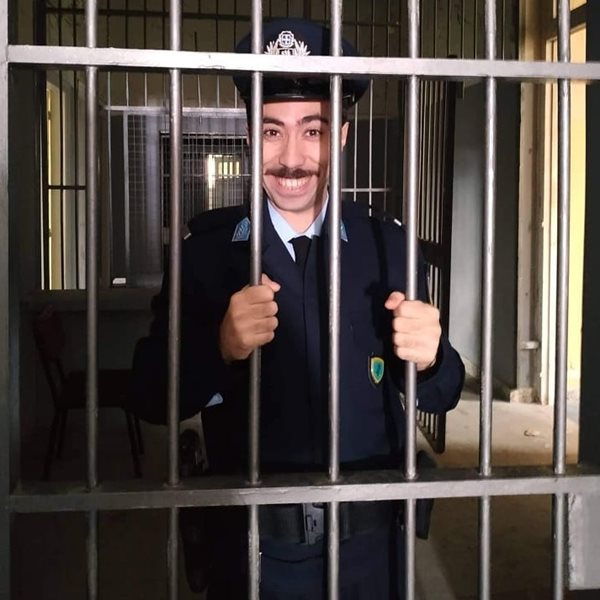 Αντώνης Καλομοιράκης: Όλες οι λεπτομέρειες για τον ρόλο του "Αστυνόμου Μπρίλη" στο "Καφέ της Χαράς"