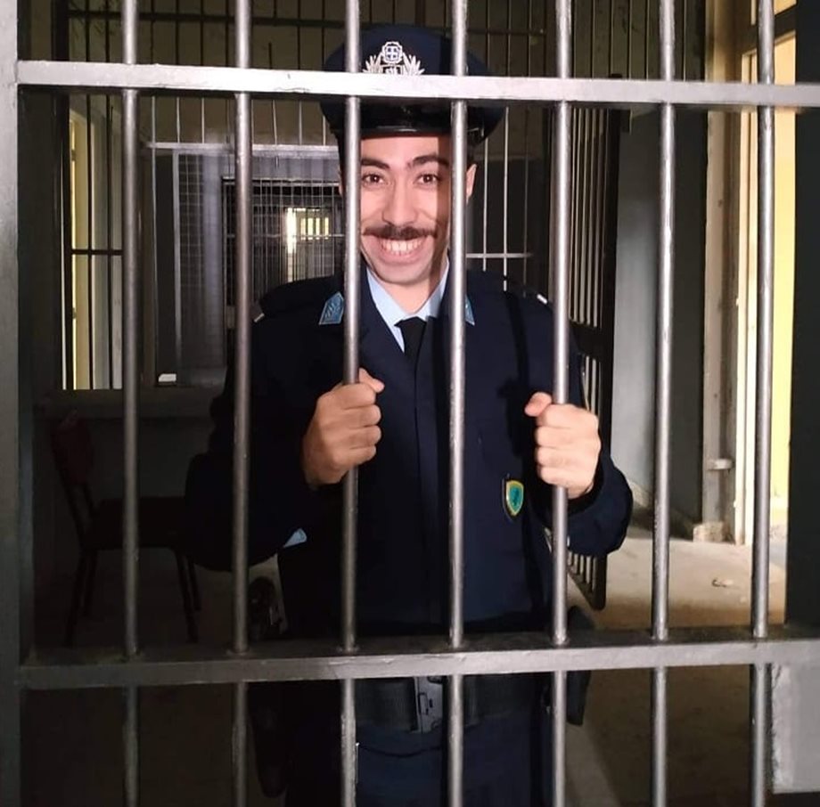 Αντώνης Καλομοιράκης: Όλες οι λεπτομέρειες για τον ρόλο του "Αστυνόμου Μπρίλη" στο "Καφέ της Χαράς"