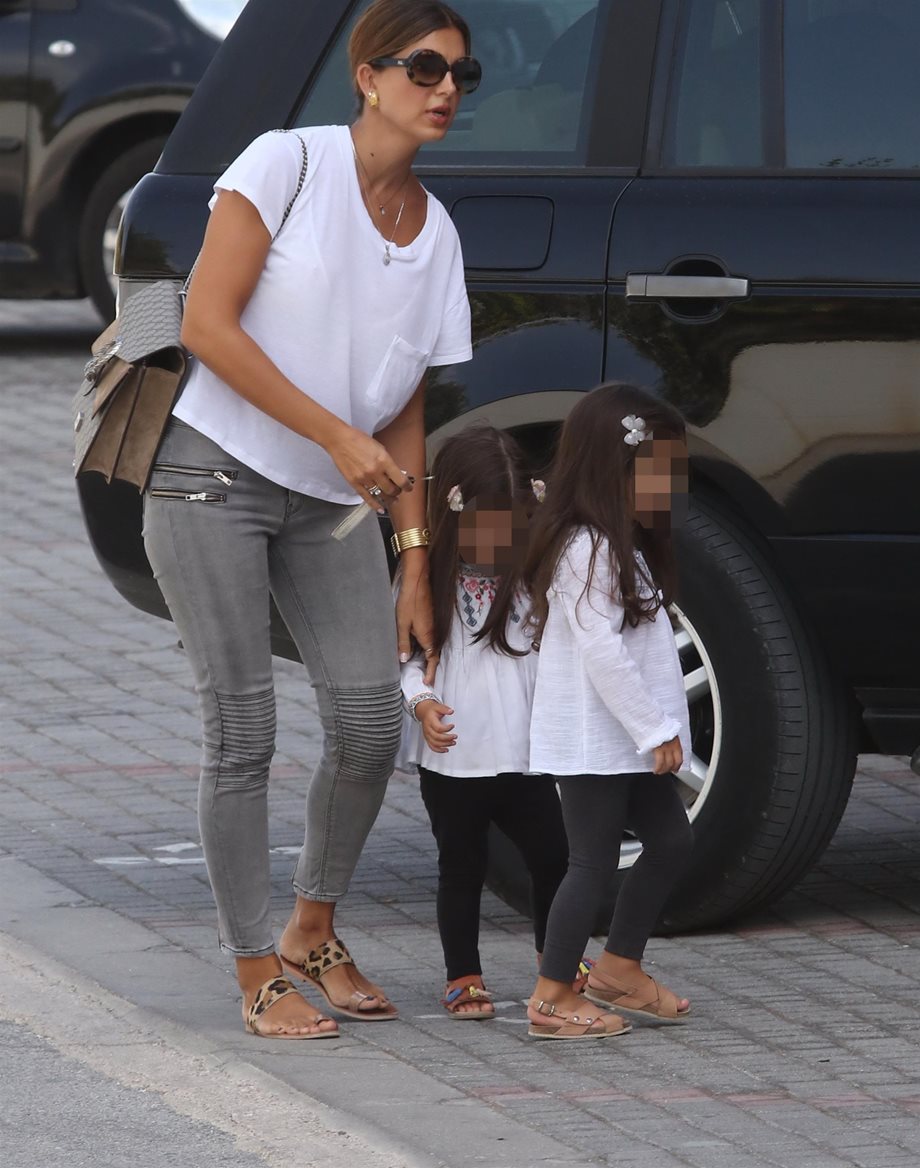 Σταματίνα Τσιμτσιλή: Φωτογραφίζεται με τις κόρες της στο μποστάνι κατά τη διάρκεια των διακοπών τους!
