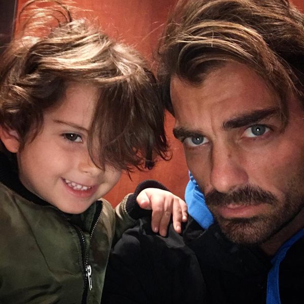 Στέλιος Χανταμπάκης: Δείτε το νέο βίντεο με τον γιο του, Μανώλη, που ξετρέλανε το Instagram!