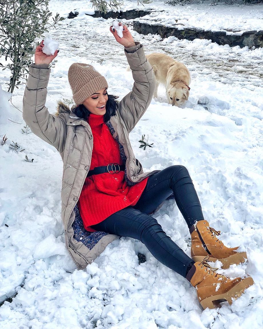 Άννα Αμανατίδου: Ποζάρει από το χιονισμένο τοπίο μαζί με τον σύντροφό της