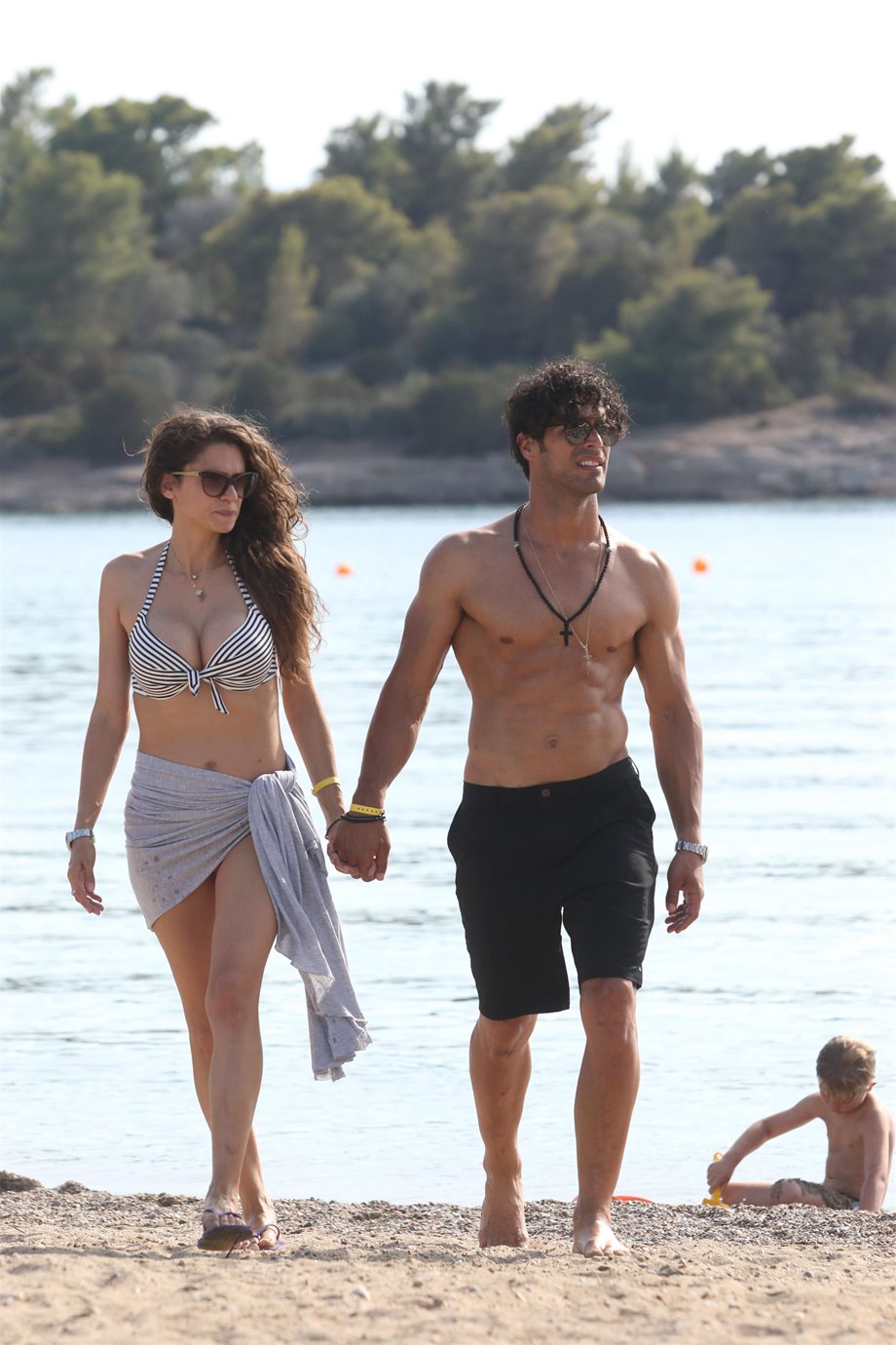 Το ζευγάρι της ελληνικής showbiz που περιμένει παιδί ερωτευμένο στην παραλία!
