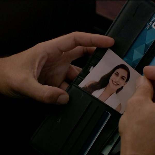 Παγιδευμένοι: Ο Δημήτρης έχει φωτογραφία της Άννας στο πορτοφόλι του και το Twitter "λίωνει"