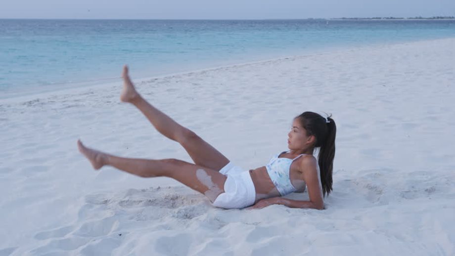 Γυμναστική στην… παραλία: Ασκήσεις για όλο το σώμα!