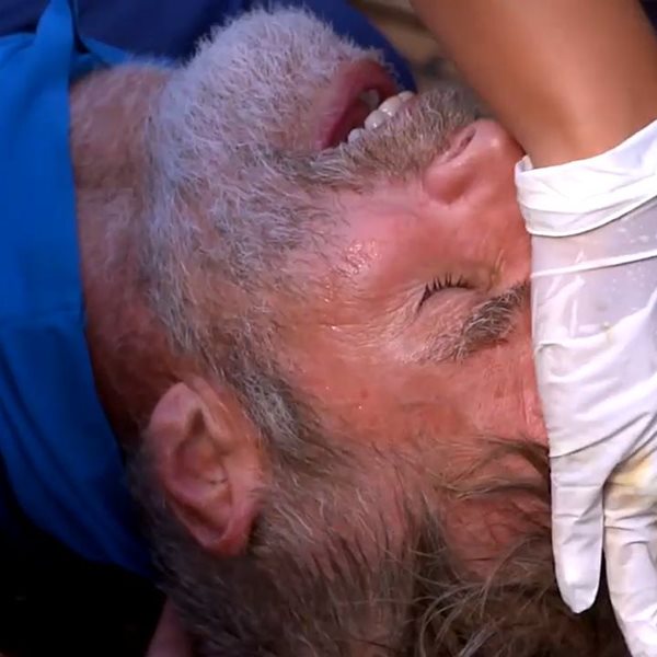 Survivor: Τραυματίστηκε άσχημα ο Θανάσης Μπέλλος – Αποχώρησε με σκάφος  