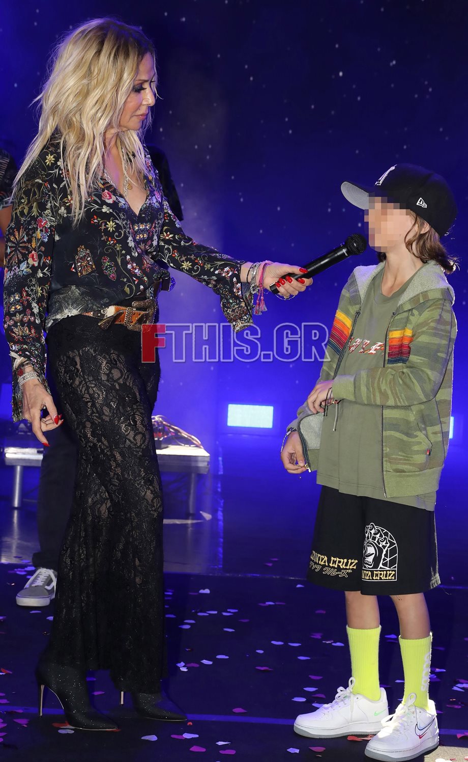  Άννα Βίσση: Τραγούδησε στη συναυλία της μαζί με τον εγγονό της – Το κοινό τους αποθέωσε (Φωτογραφίες)