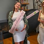 Χριστίνα Μπόμπα: Το Baby shower – έκπληξη από τις φίλες της λίγο πριν γεννήσει (Φωτό και βίντεο)