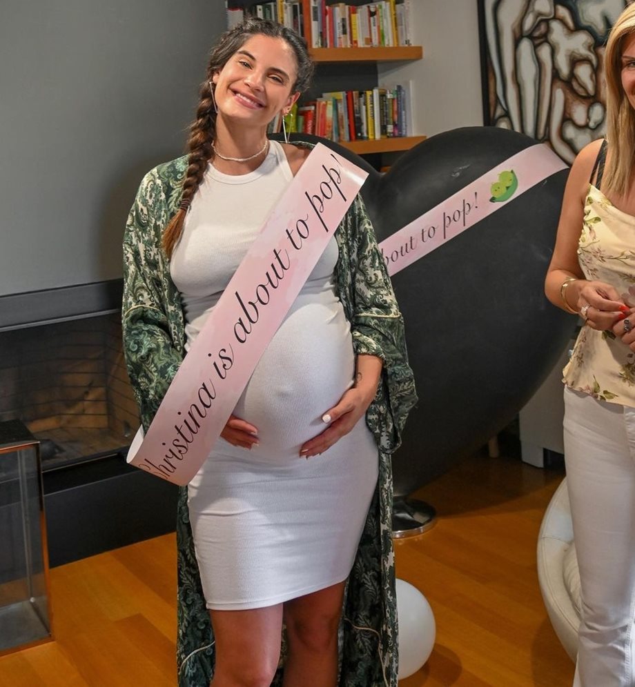 Χριστίνα Μπόμπα: Το Baby shower – έκπληξη από τις φίλες της λίγο πριν γεννήσει (Φωτό και βίντεο)
