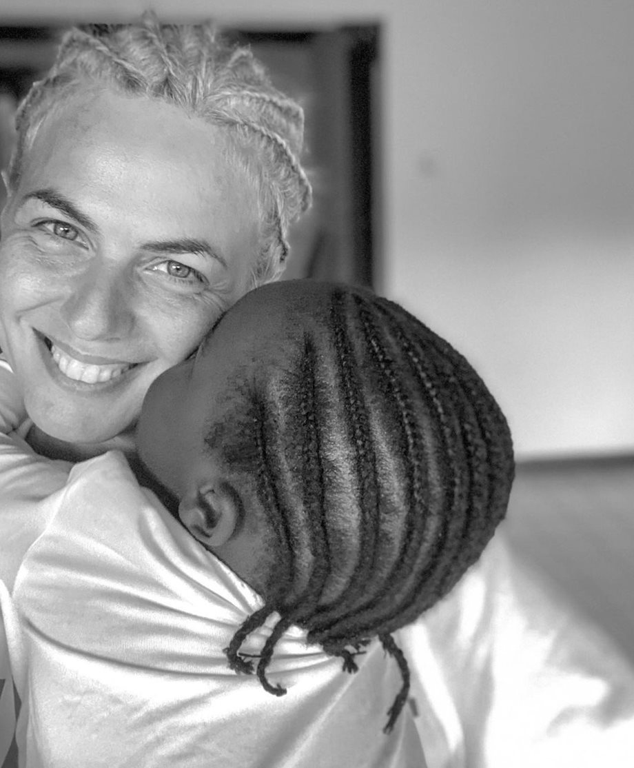 Χριστίνα Κοντοβά: Ποζάρει στον φακό με φωτογράφο την μικρή Ada και λάμπει από ευτυχία