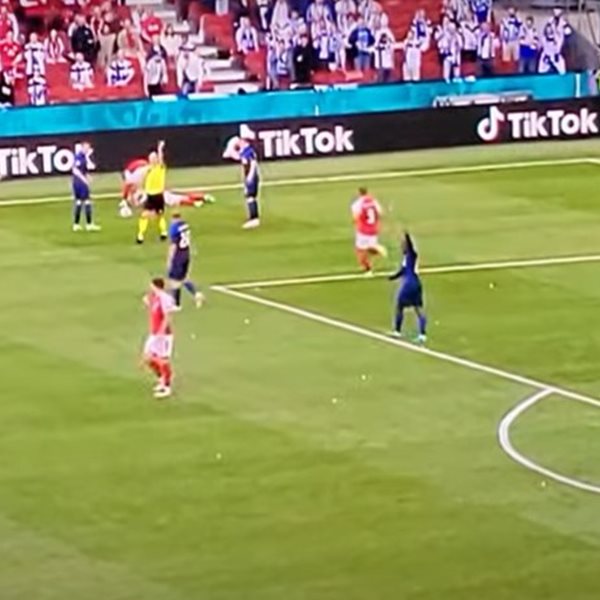 Euro 2020: Κατέρρευσε ο Κρίστιαν Έρικσεν την ώρα του αγώνα - Του έκαναν τεχνητή αναπνοή στο γηπεδο  