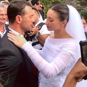 Γιώργος Αγγελόπουλος: Η στιγμή που αντίκρισε νύφη την Δήμητρα Βαμβακούση! Η συγκίνηση και η ατάκα του